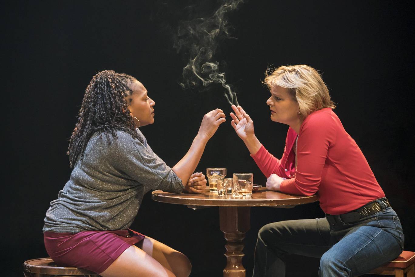 clare-perkins-cynthia-and-martha-plimpton-tracey-in-sweat-at-the-donmar-warehouse-directed-by-lynette-linton-designed-by-frankie-bradshaw.-photo-johan-persson-7